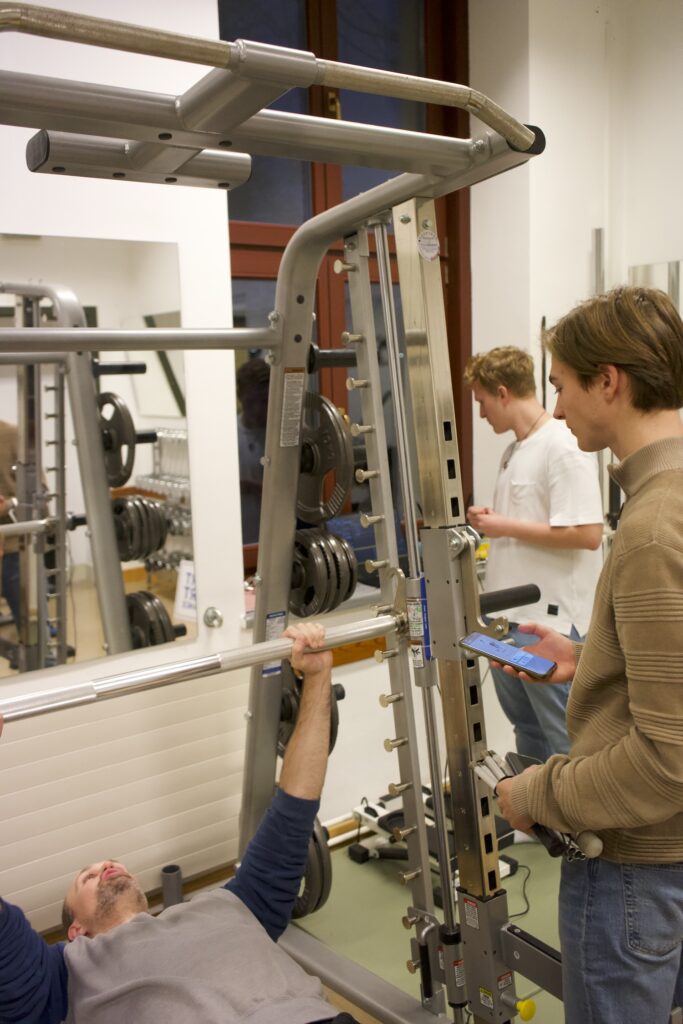 Mitten in der Testung der "Bodyfit-App" an der Langhantelstange